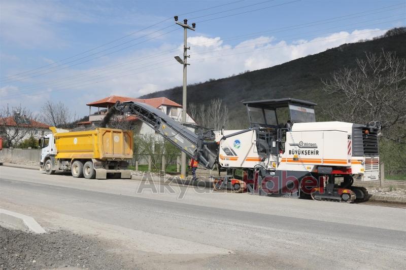 AKYAZI’DA ASFALT SEZONU ERKEN AÇILDI