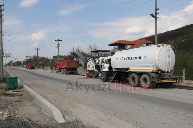 AKYAZI’DA ASFALT SEZONU ERKEN AÇILDI