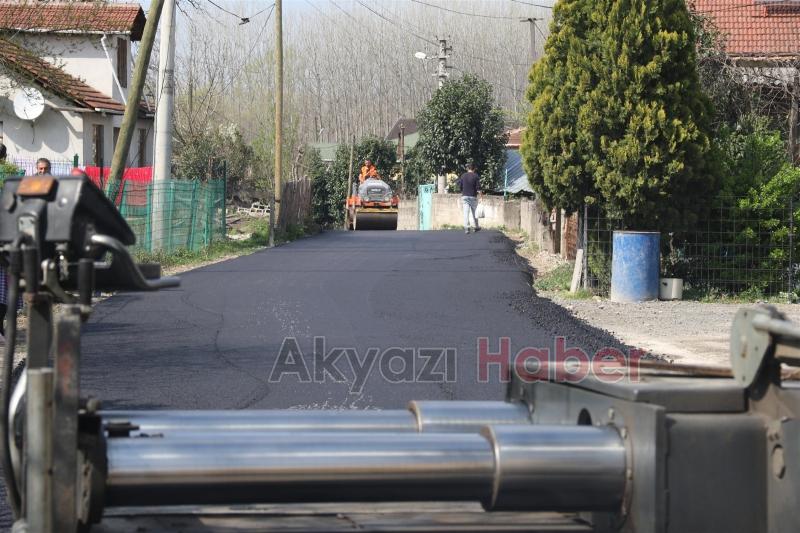 AKYAZI’DA ASFALT SEZONU ERKEN AÇILDI