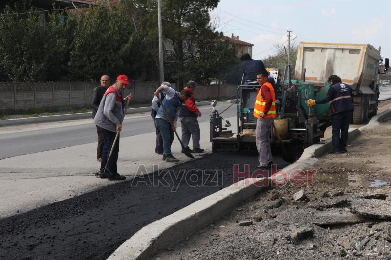 AKYAZI’DA ASFALT SEZONU ERKEN AÇILDI