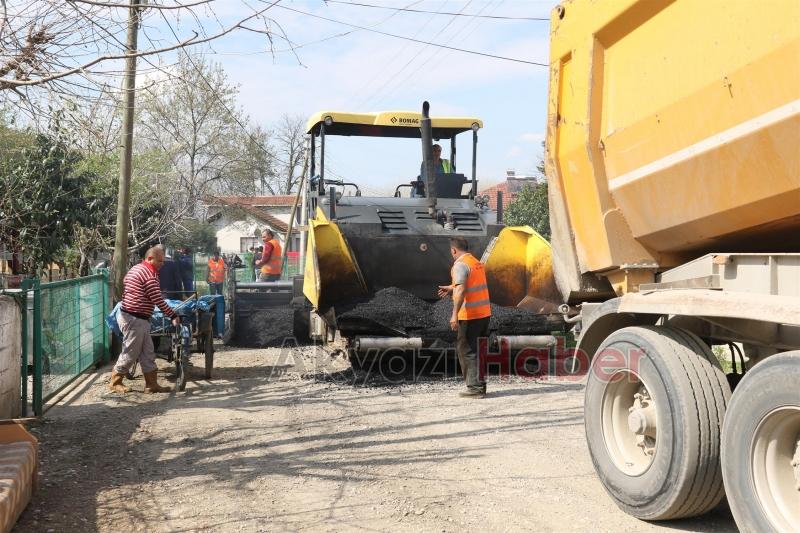 AKYAZI’DA ASFALT SEZONU ERKEN AÇILDI