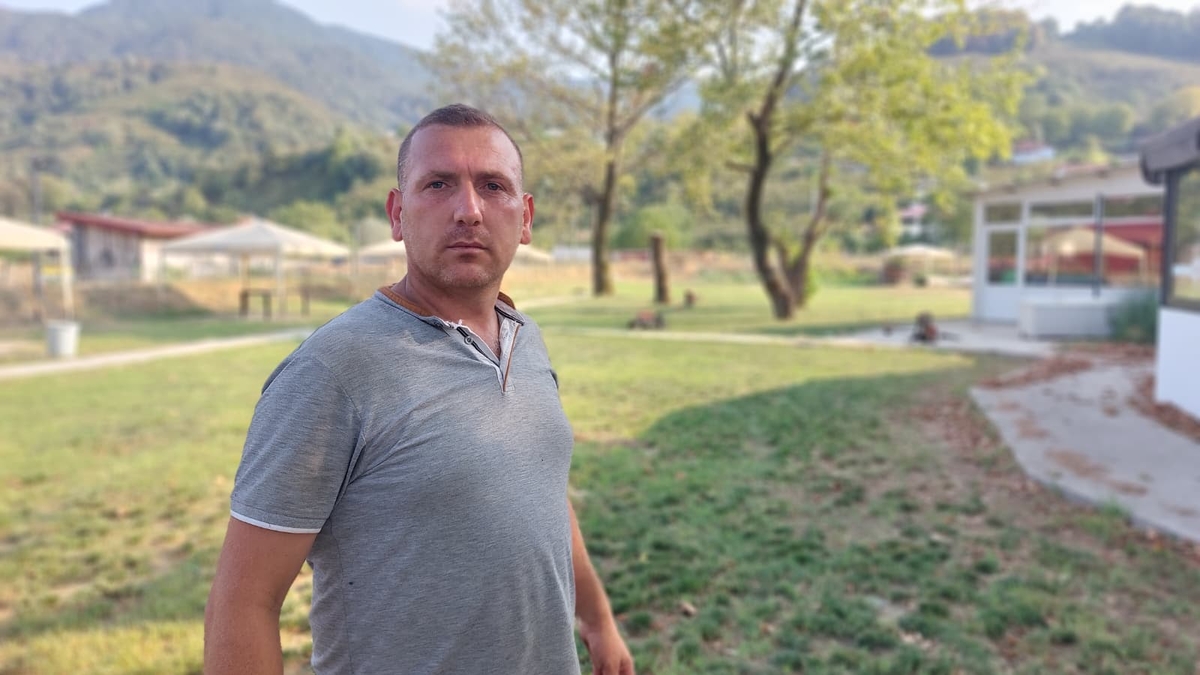 Akyazı’da asırlık çınar ağaçları kurumaya başladı; Vatandaş tedirgin