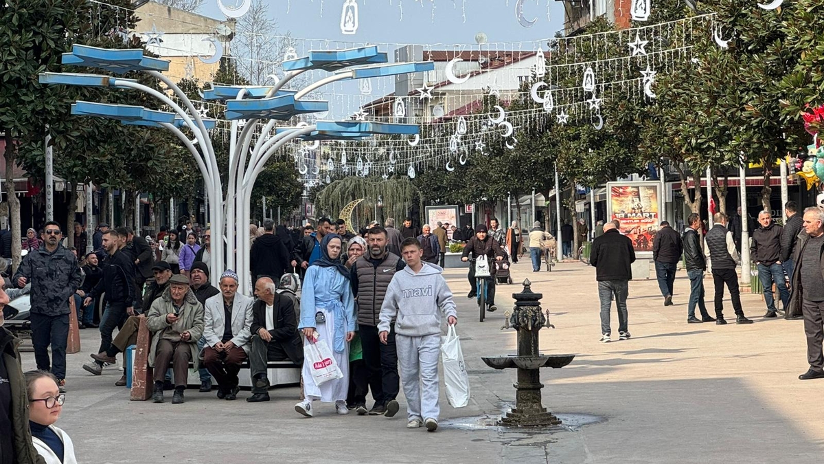 Akyazı’da bayram yoğunluğu artıyor