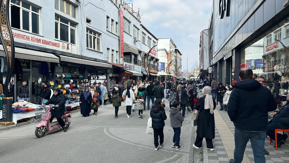 Akyazı’da bayram yoğunluğu artıyor