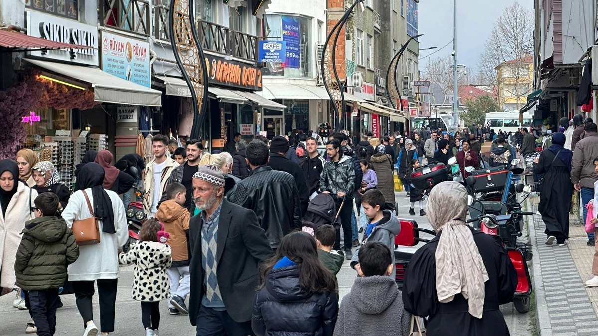 Akyazı’da bayram yoğunluğu artıyor