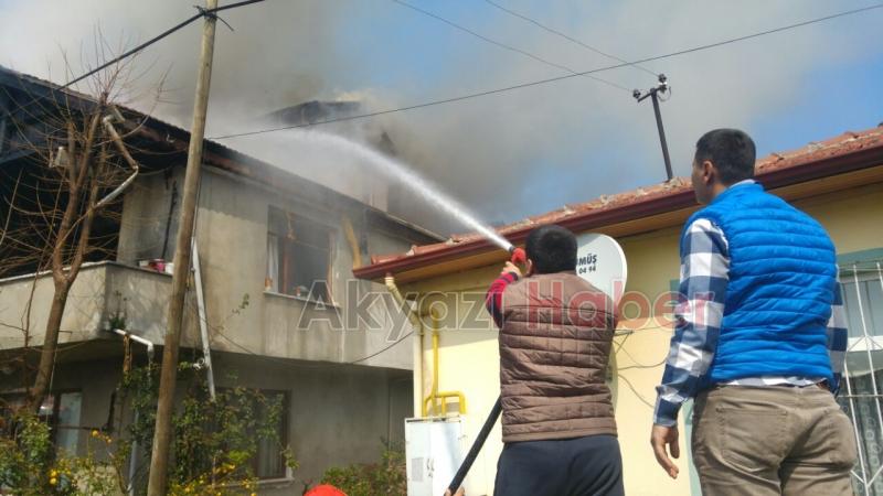 Akyazıda Bina Yangını