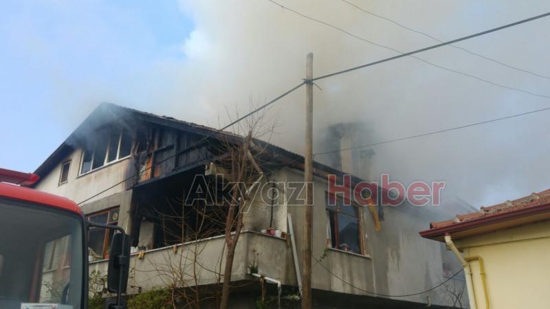 Akyazıda Bina Yangını