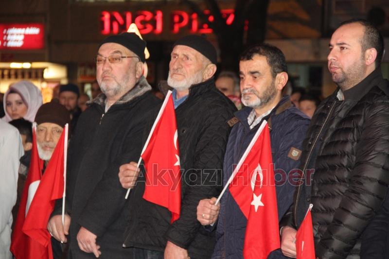 Akyazıda Binler Demokrasi Meydanını Doldurdu