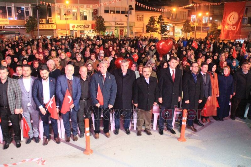 Akyazıda Binler Demokrasi Meydanını Doldurdu