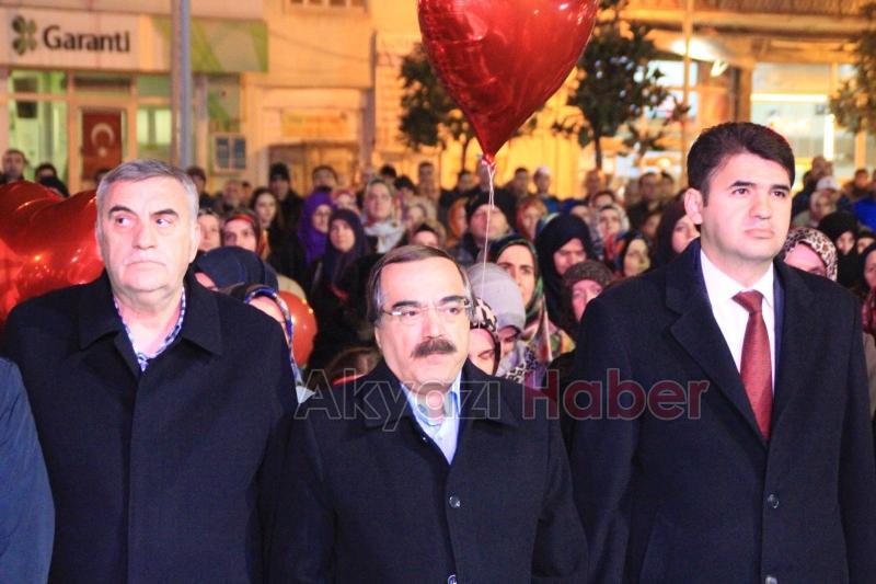 Akyazıda Binler Demokrasi Meydanını Doldurdu