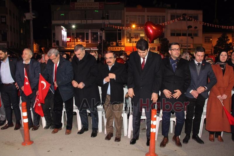 Akyazıda Binler Demokrasi Meydanını Doldurdu