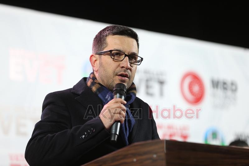 Akyazıda Binler Demokrasi Meydanını Doldurdu