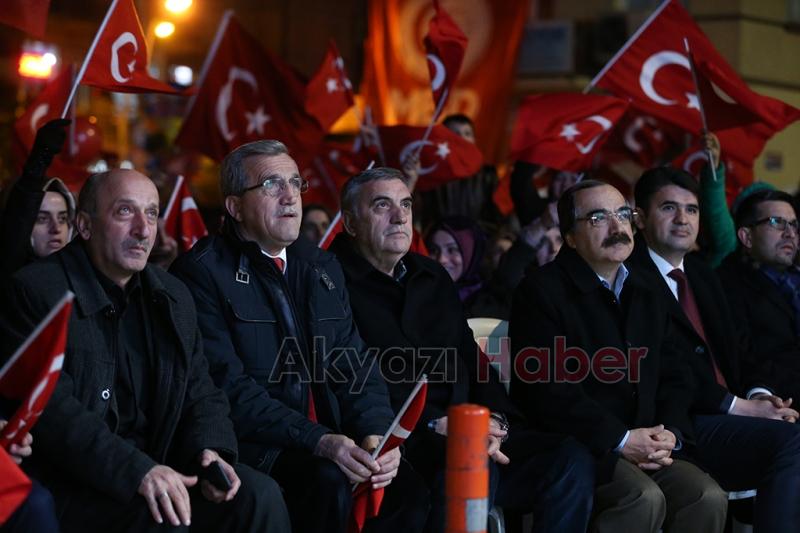 Akyazıda Binler Demokrasi Meydanını Doldurdu