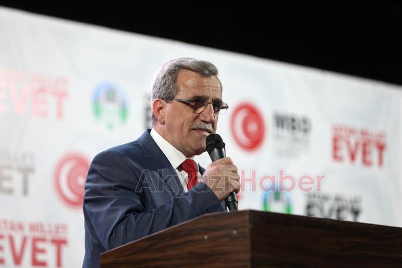 Akyazıda Binler Demokrasi Meydanını Doldurdu