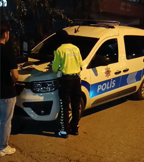 Akyazı’da cadde ortasında akıl almaz hareketler