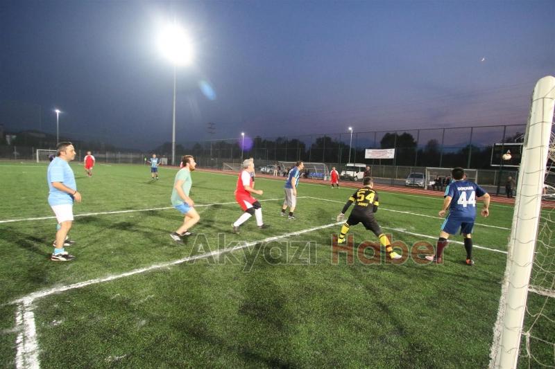 Akyazıda Cumhuriyet Kupası Futbol Turnuvası Başladı