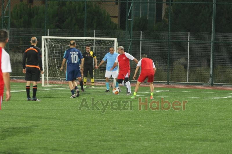 Akyazıda Cumhuriyet Kupası Futbol Turnuvası Başladı