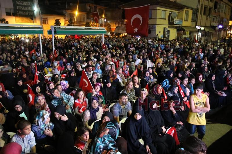 AKYAZIDA DEMOKRASİ VE MİLLİ İRADE NÖBETİNE BÜYÜK İLGİ