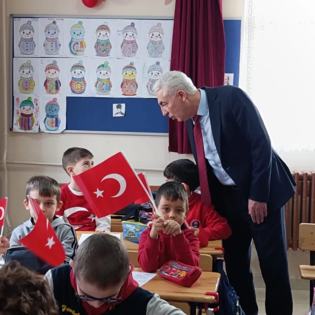 Akyazı’da Ders Zili Bayrak Sevgisiyle Çaldı