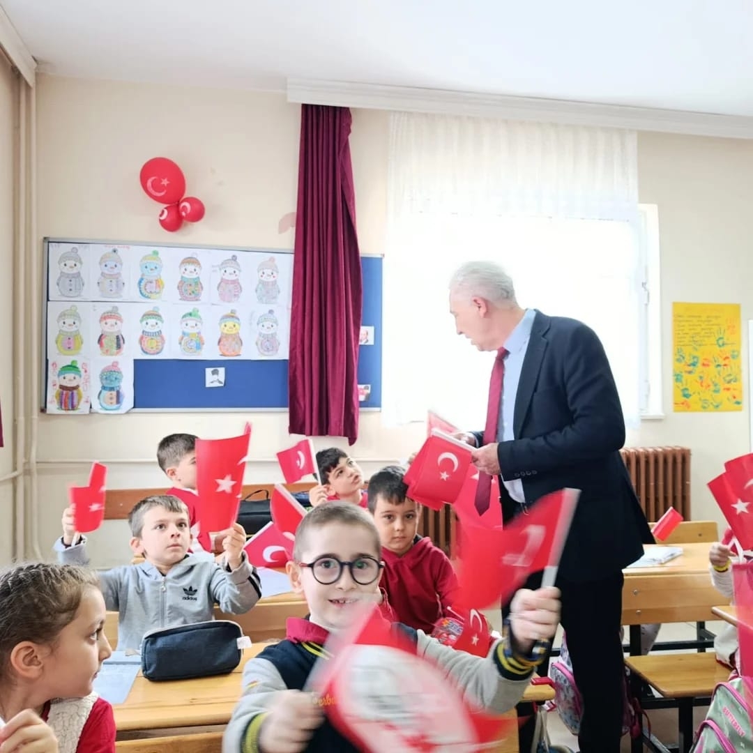 Akyazı’da Ders Zili Bayrak Sevgisiyle Çaldı