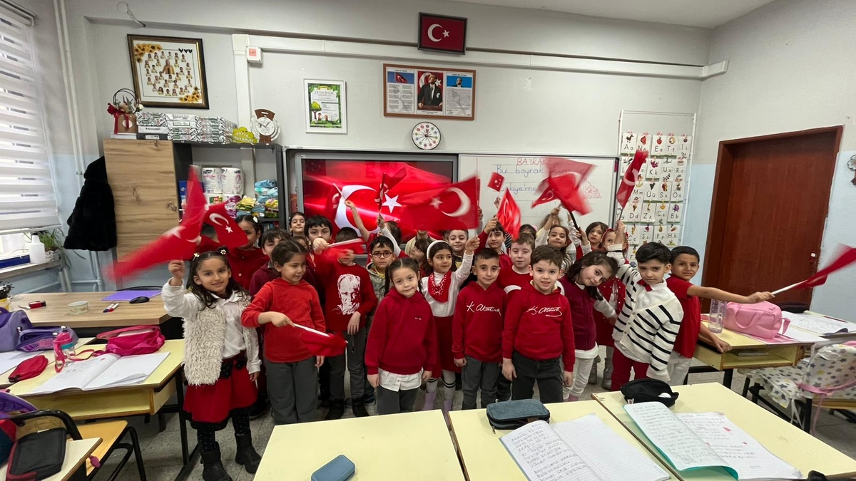 Akyazı’da Ders Zili Bayrak Sevgisiyle Çaldı