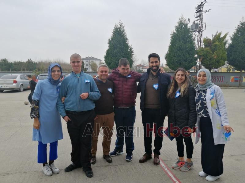 Akyazıda Dünya Otizm Farkındalık Günü kutlandı