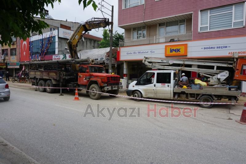 Akyazı’da Elektrik Direkleri Kaldırıldı