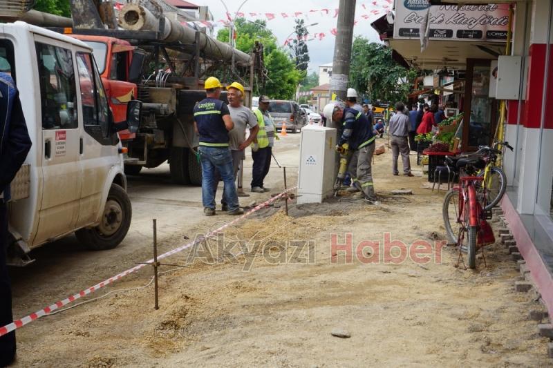 Akyazı’da Elektrik Direkleri Kaldırıldı