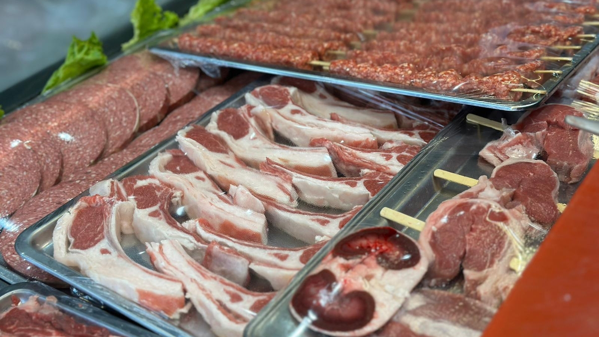 Akyazı’da Et Sektöründe Yeni Dönem: İtibar Et işletmesinin sahibi Kasap Turgay Usta, Yayla Kasabı’nı bünyesine kattı.