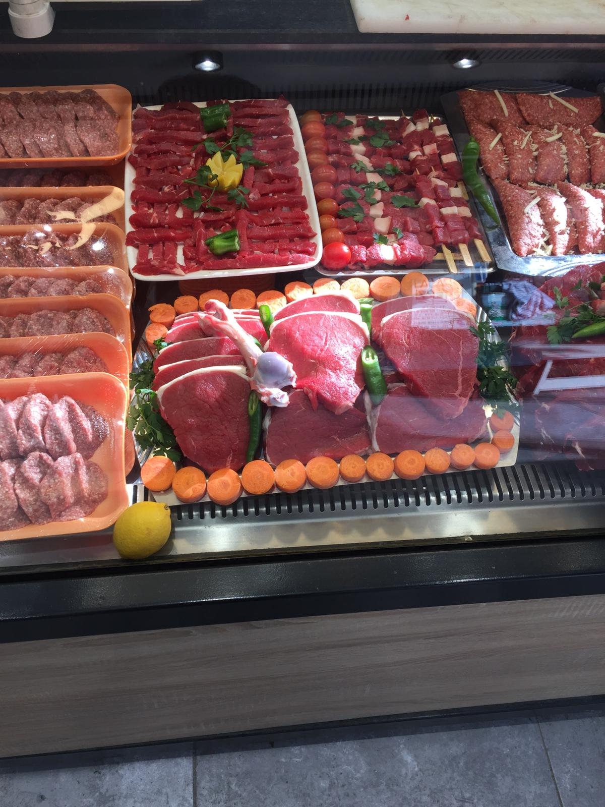 Akyazı’da Et Sektöründe Yeni Dönem: İtibar Et işletmesinin sahibi Kasap Turgay Usta, Yayla Kasabı’nı bünyesine kattı.