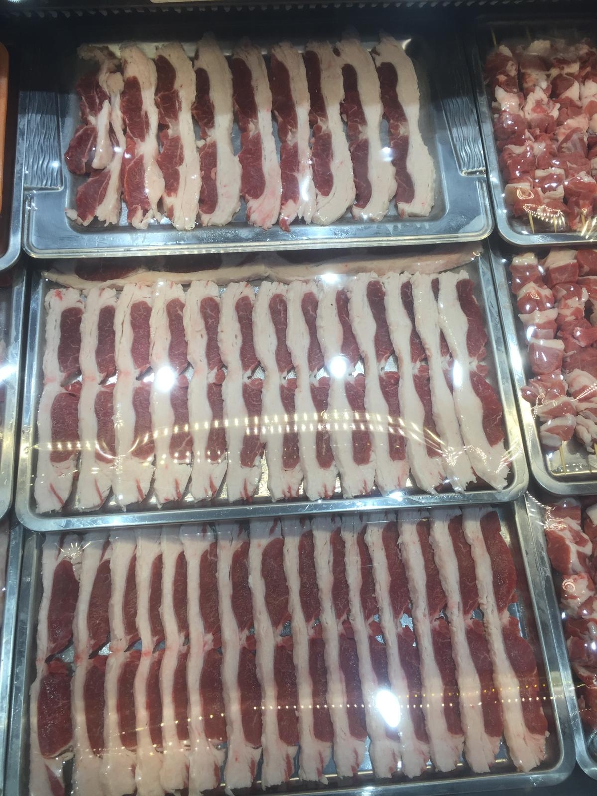 Akyazı’da Et Sektöründe Yeni Dönem: İtibar Et işletmesinin sahibi Kasap Turgay Usta, Yayla Kasabı’nı bünyesine kattı.