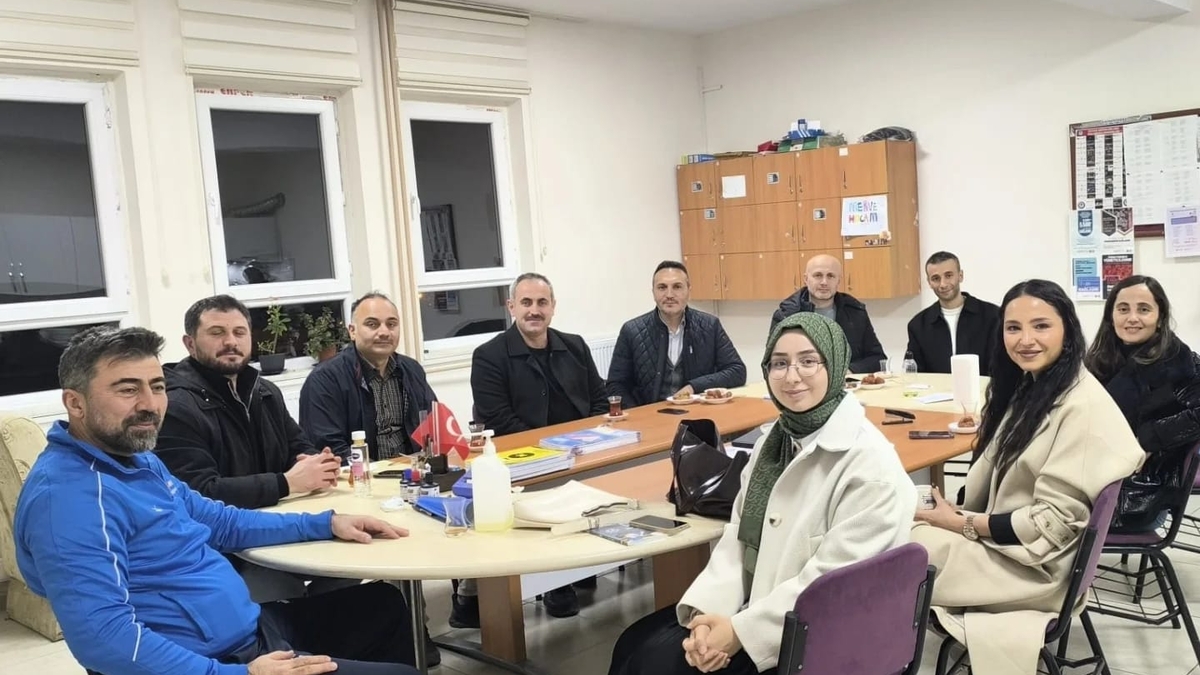 Akyazı’da Gönülleri Isıtan İftar Buluşması