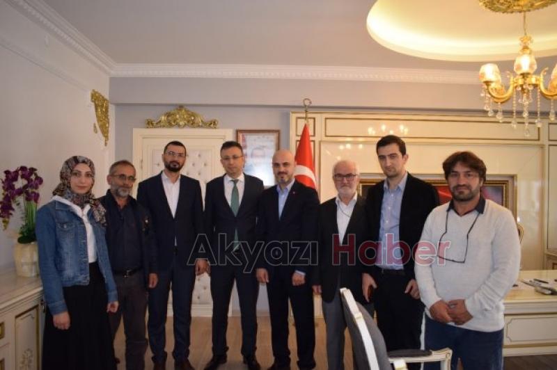Akyazıda görev yapan basın mensuplarının oluşturduğu Medya Birliği Akyazı Kaymakamı ve İlçe Emniyet Müdürü'nü ziyaret etti