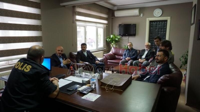 Akyazıda görev yapan basın mensuplarının oluşturduğu Medya Birliği Akyazı Kaymakamı ve İlçe Emniyet Müdürü'nü ziyaret etti