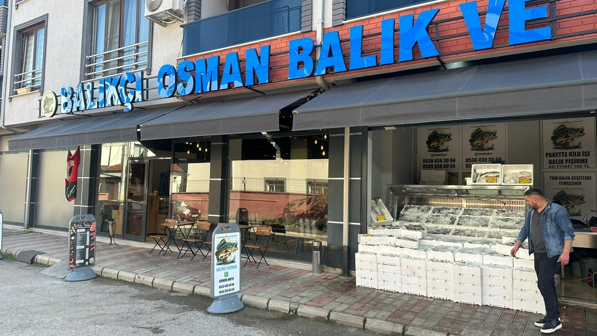 Akyazı’da Hamsi Fiyatında Şok! Tazelikte Lider Balıkçı Osman