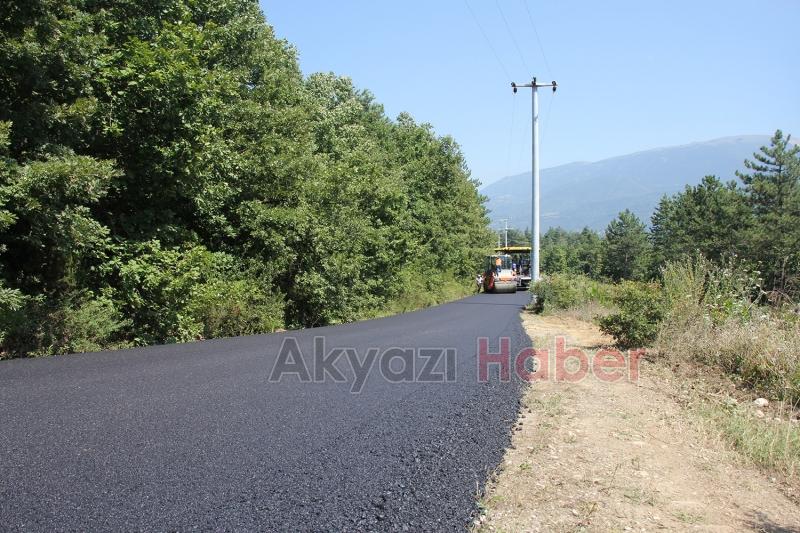 Akyazıda İki Mahalle Yolu Yenileniyor