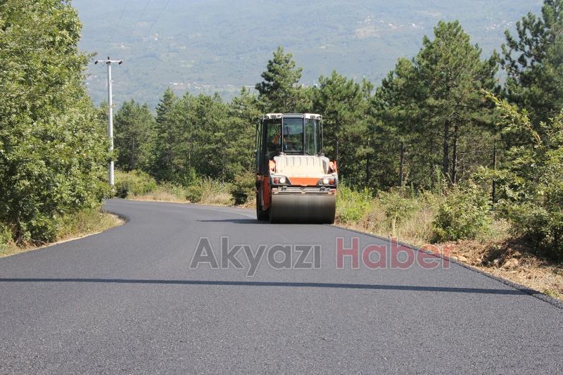 Akyazıda İki Mahalle Yolu Yenileniyor