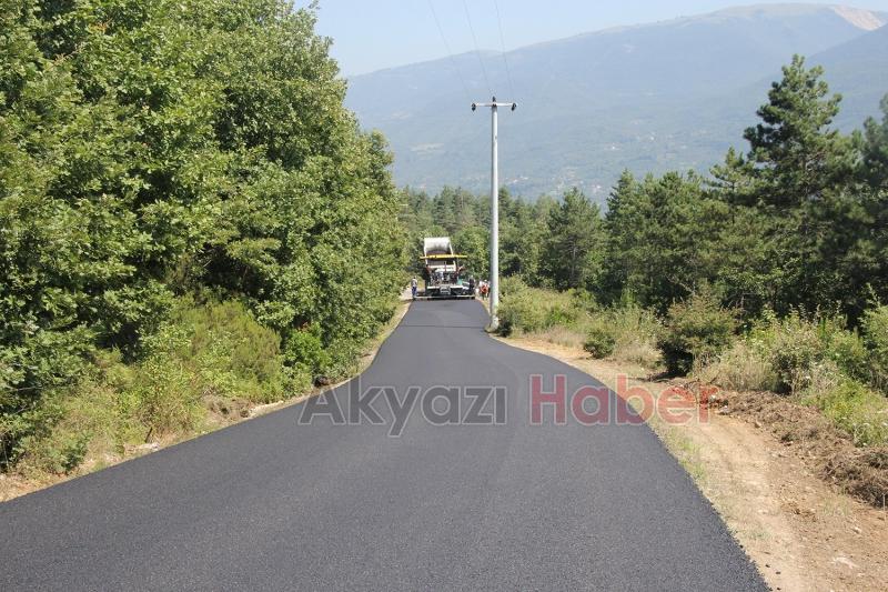 Akyazıda İki Mahalle Yolu Yenileniyor