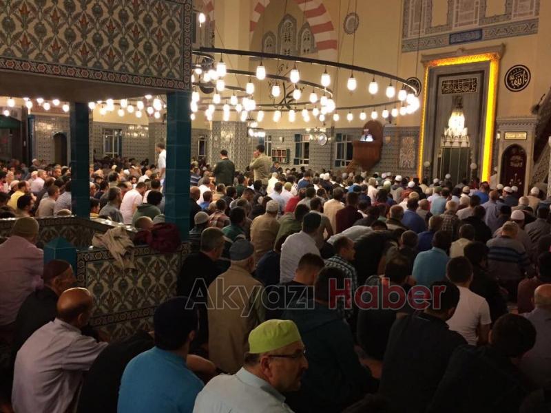 Akyazı’da Kadir Gecesi Çoşkusu
