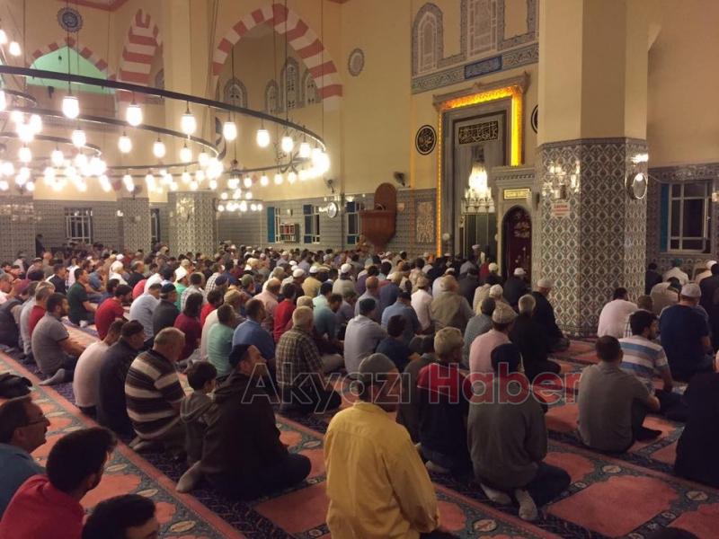 Akyazı’da Kadir Gecesi Çoşkusu