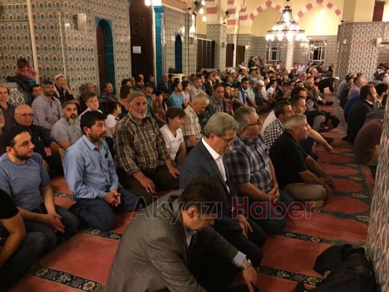 Akyazı’da Kadir Gecesi Çoşkusu