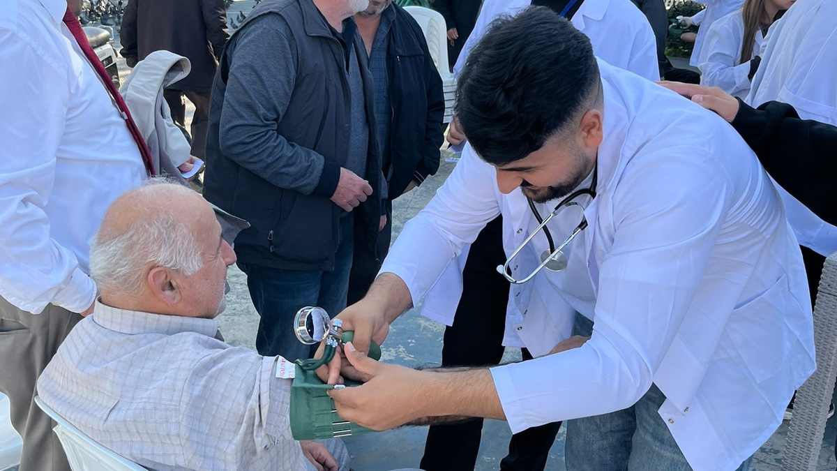 Akyazı’da kan şekeri ve tansiyon taraması yapıldı