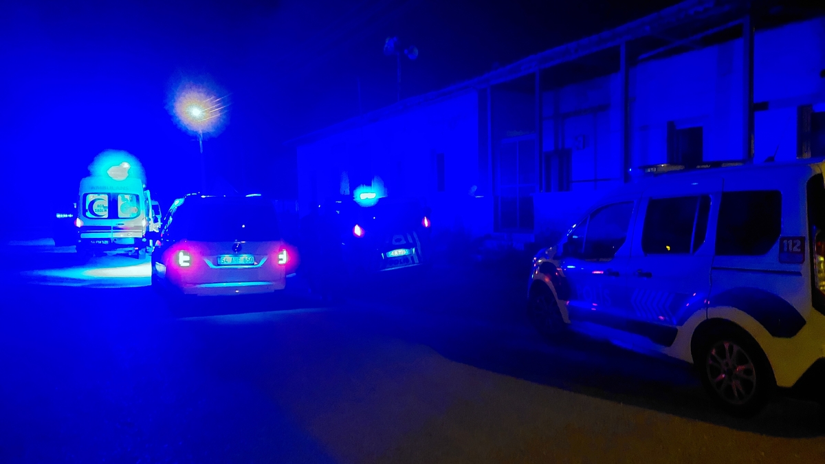 Akyazı’da Kavga Kanlı Bitti: 1 Kişi Hayatını Kaybetti