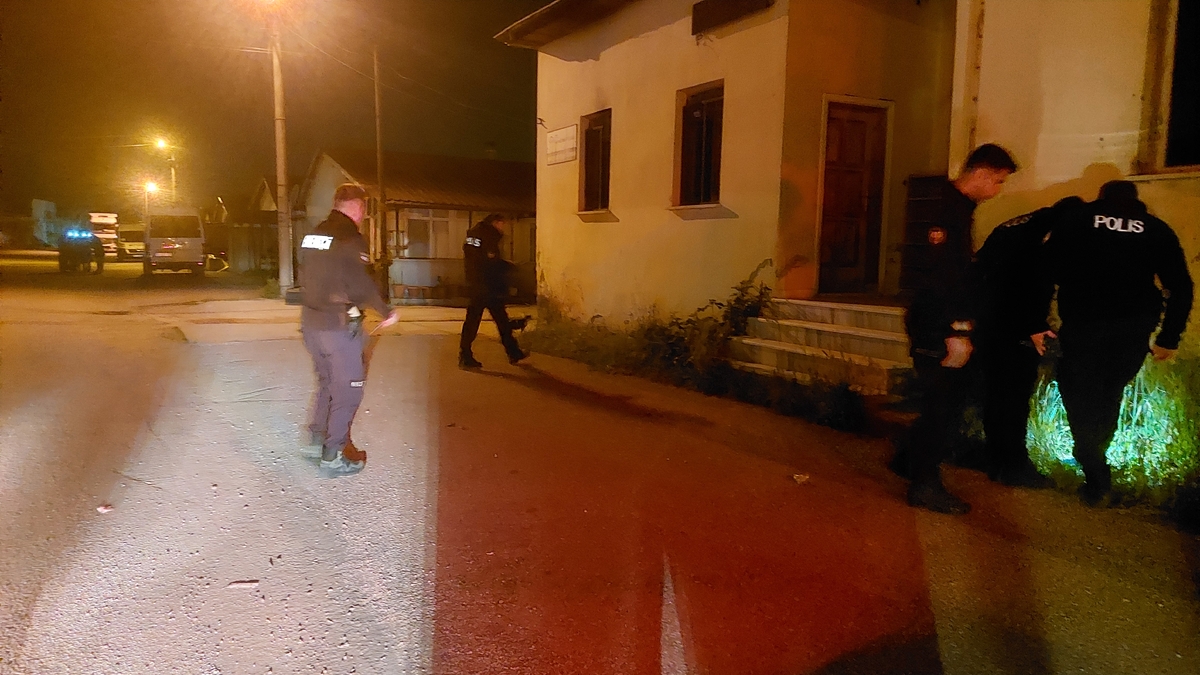 Akyazı’da Kavga Kanlı Bitti: 1 Kişi Hayatını Kaybetti