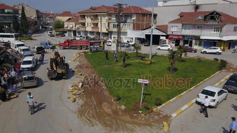 AKYAZI’DA KAVŞAKLAR YENİLENİYOR