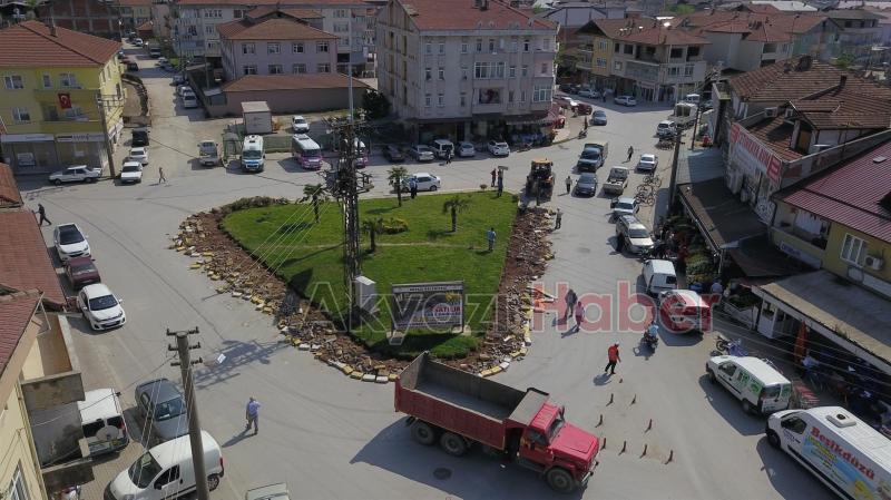 AKYAZI’DA KAVŞAKLAR YENİLENİYOR