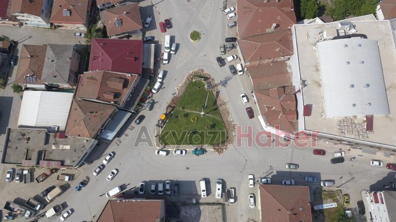 AKYAZI’DA KAVŞAKLAR YENİLENİYOR