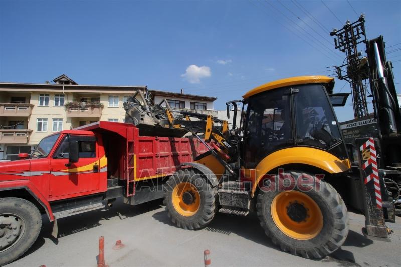 AKYAZI’DA KAVŞAKLAR YENİLENİYOR