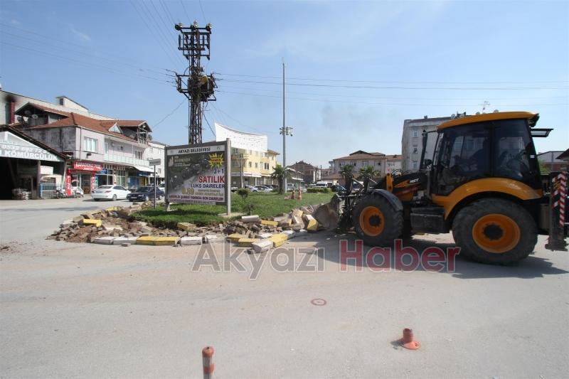 AKYAZI’DA KAVŞAKLAR YENİLENİYOR
