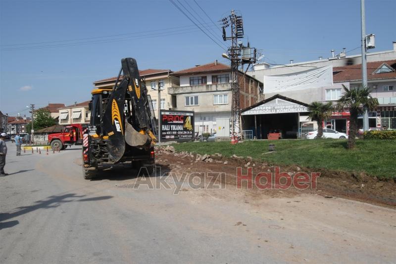 AKYAZI’DA KAVŞAKLAR YENİLENİYOR